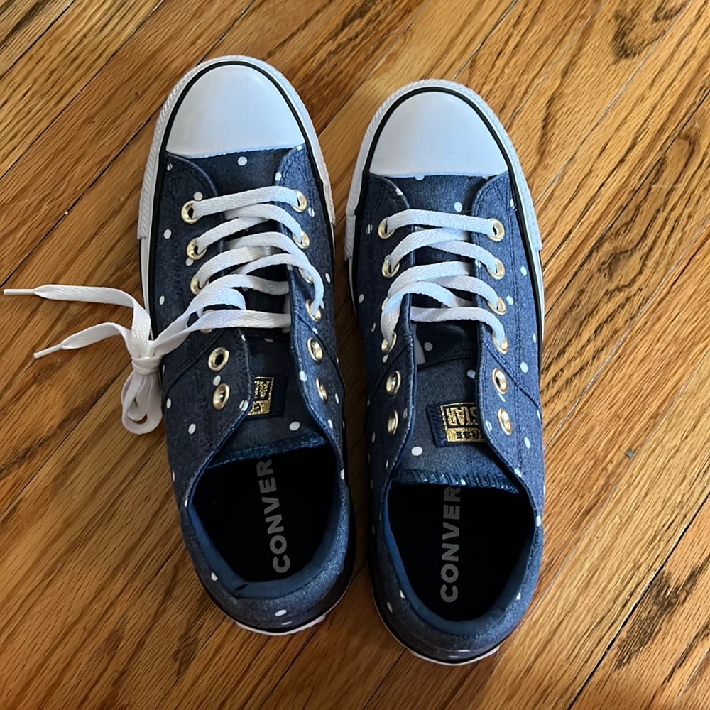 BNWOT Navy Blue white Polka dot converse women 9